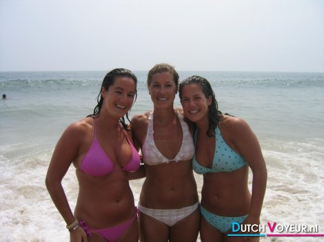 Nice ladies in bikini